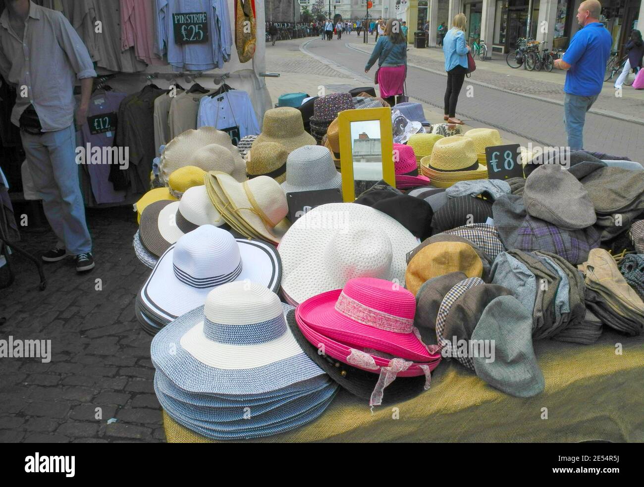 Hatmaking hi-res stock photography and images - Alamy