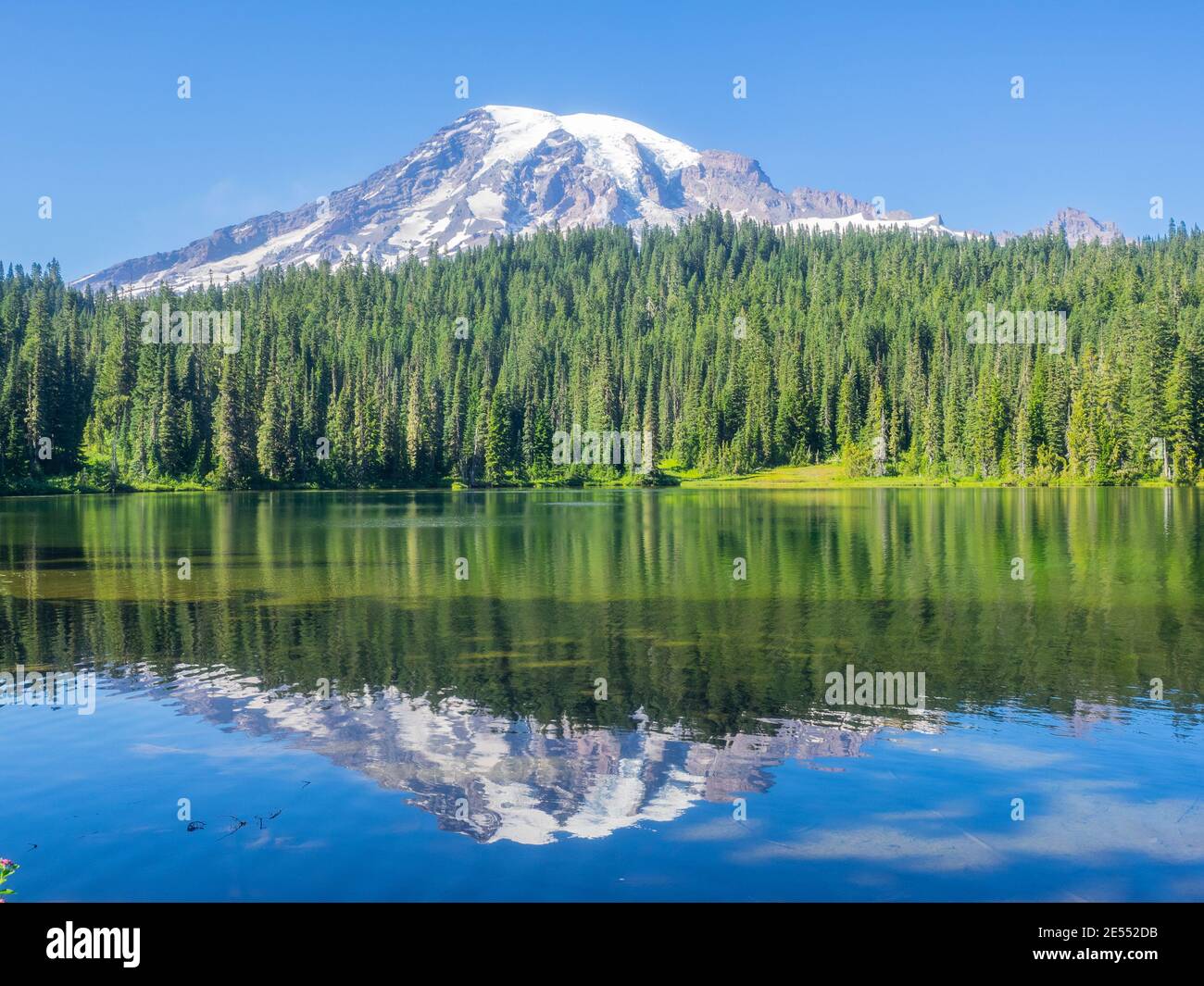 Reflection lakes hi-res stock photography and images - Alamy