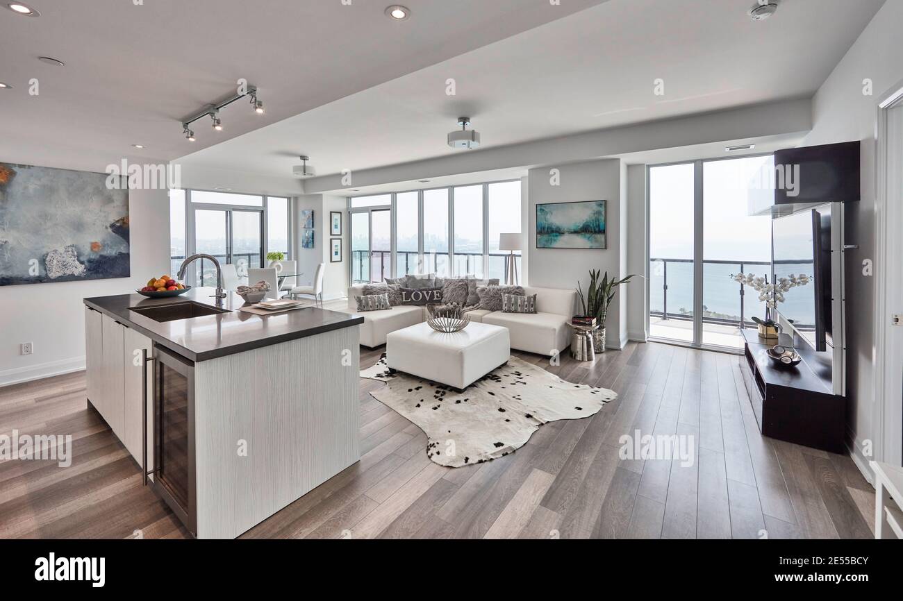 Toronto waterfront luxury condominiums Stock Photo - Alamy