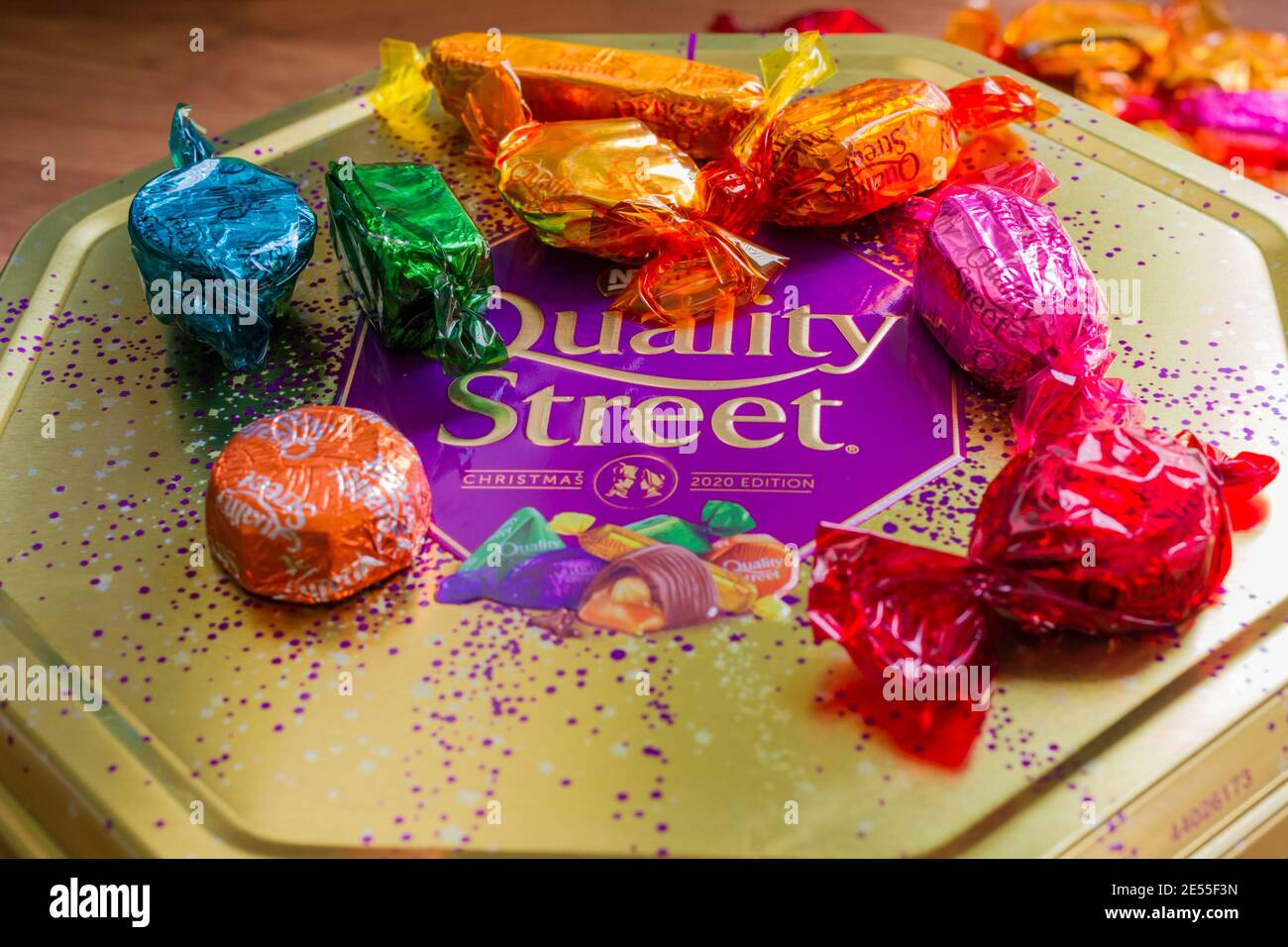 Quality Street Sweets Roses Quality street tin hi-res stock photography and images - Alamy