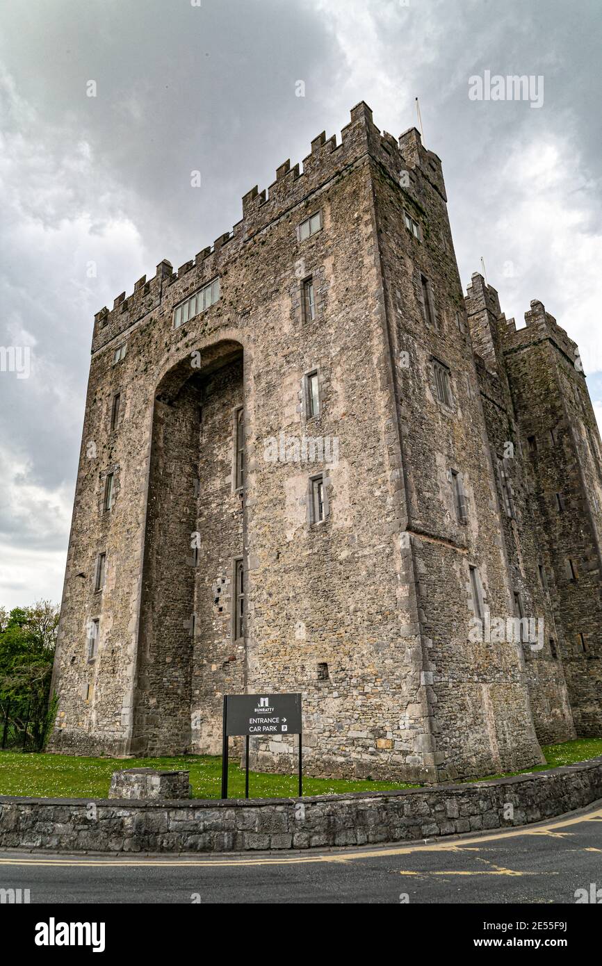 Bunratty, County Clare, Ireland. 23th April, 2016. Bunratty Castle, built in 1425, in County Clare, Ireland. Stock Photo