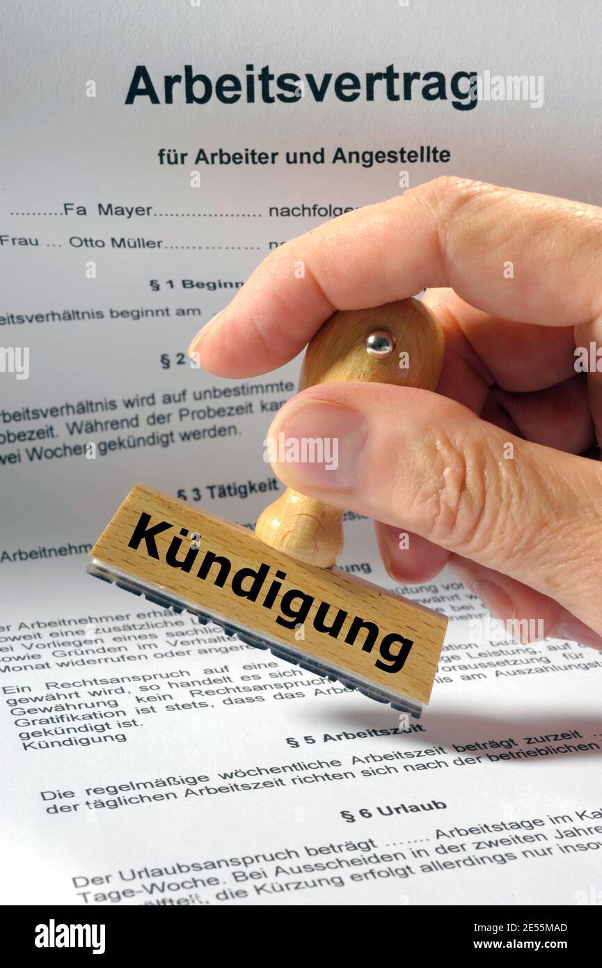 Arbeitsvertrag mit Kündigung Stock Photo