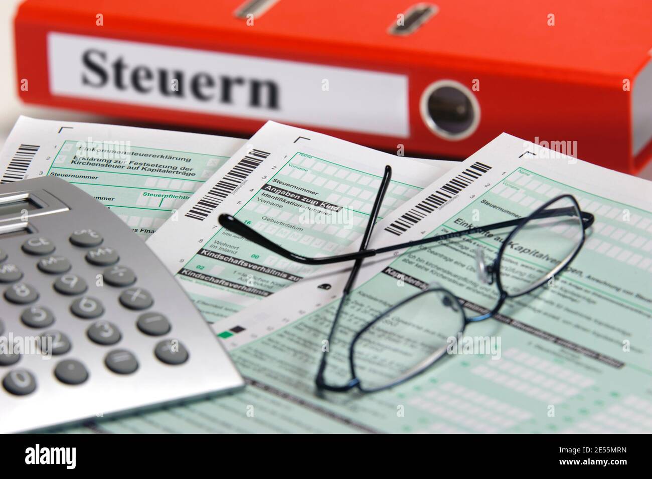 Formular für Steuererklärung beim Finanzamt Stock Photo