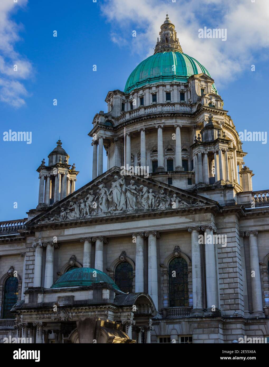 A picture of the main facade of the Belfast City Hall Stock Photo - Alamy