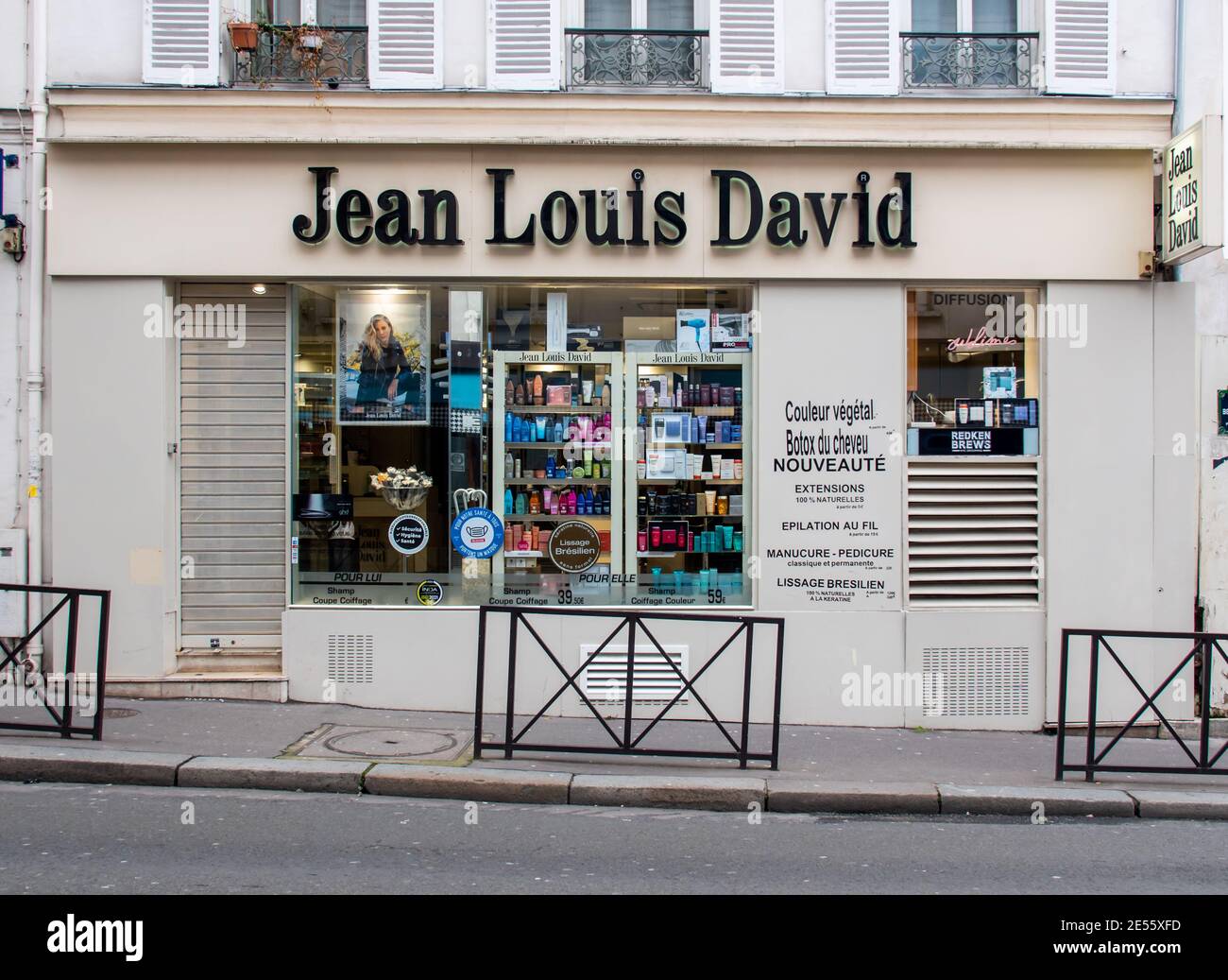French Logo of Jean Louis David brand store shop in Paris, France,  25.1.2021 Famous facade of the hairdresser Stock Photo - Alamy