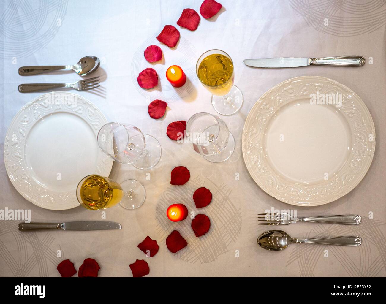 romantic dinner setup, red decoration with candle light in a restaurant.  Selective focus. Vintage color. Luxury romantic candlelight dinner table  setu Stock Photo - Alamy