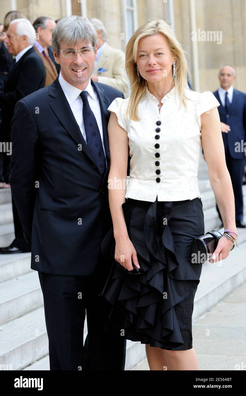 Art dealer Tim Taylor and wife Lady Helen Taylor pose in the courtyard of the Elysee Palace in Paris, France on July 3, 2008, prior to attend a ceremony awarding designer Giorgio Armani, actress Claudia Cardinale and singer Tina Turner with France's most prestigious Legion d'Honneur medal by French President Nicolas Sarkozy. Photo by Orban-Taamallah/ABACAPRESS.COM Stock Photo
