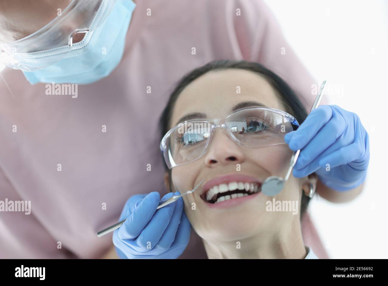 Chisel teeth hires stock photography and images Alamy