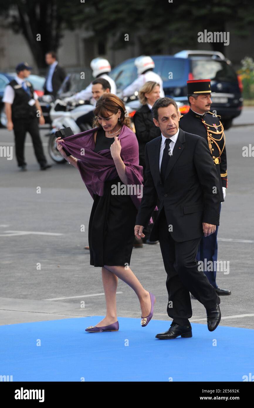 French president Nicolas Sarkozy and wife Carla Bruni-Sarkozy arrive to a dinner they hosted for the Heads of Delegation, their spouses, and Ministers at the Petit Palais, after organising Paris' Union for the Mediterranean founding summit in Paris, France on July 13, 2008. Photo by Abd Rabbo-Mousse/ABACAPRESS.COM Stock Photo