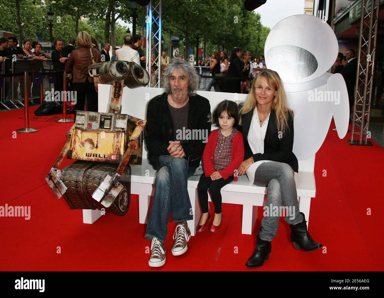 Petit fille hi-res stock photography and images - Page 5 - Alamy, image size:1300x1009