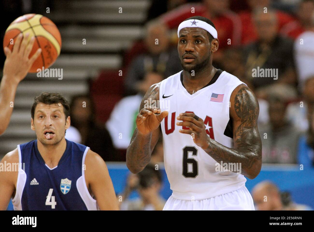 USA's Kobe Bryant slam dunks a shot against Greece during their Olympic  men's basketball preliminary round game in Beijing August 14, 2008. USA won  92-69. (UPI Photo/Stephen Shaver Stock Photo - Alamy