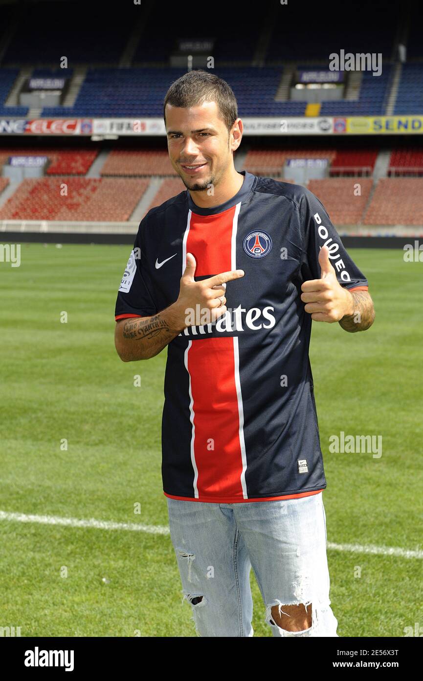 New Paris Saint Germain signing Mateja Kezman poses with his new jersey at 'Parc des Princes' in Paris, France on August 19, 2008. Photo by Mehdi Taamallah/Cameleon/ABACAPRESS.COM Stock Photo