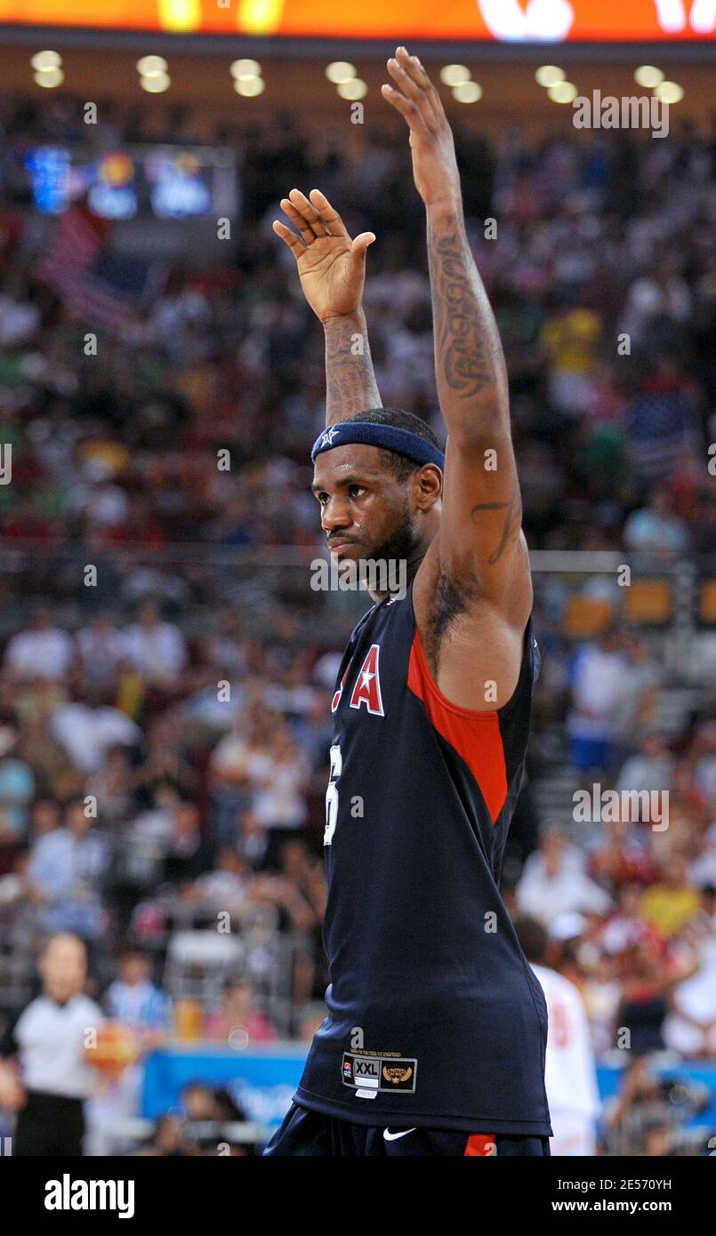 Lebron james action olympics hi-res stock photography and images - Alamy