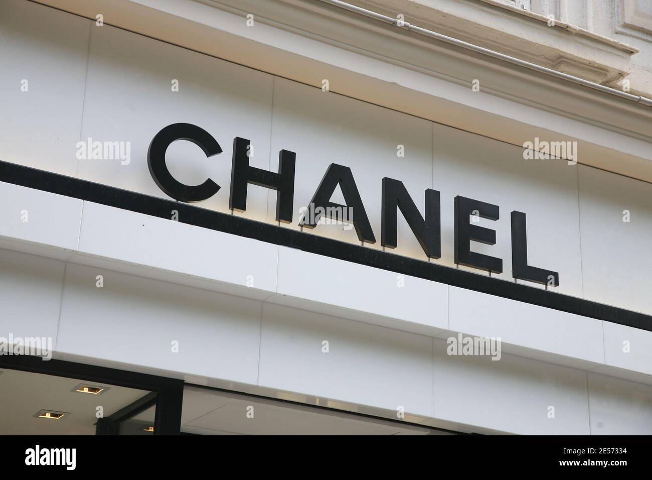 Chanel boutique hi-res stock photography and images - Page 7 - Alamy
