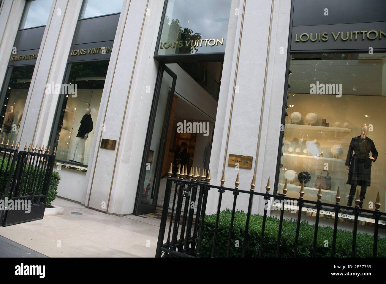 Fendi And Louis Vuitton Windows Strore In Rue Montaigne Paris Stock Photo -  Download Image Now - iStock