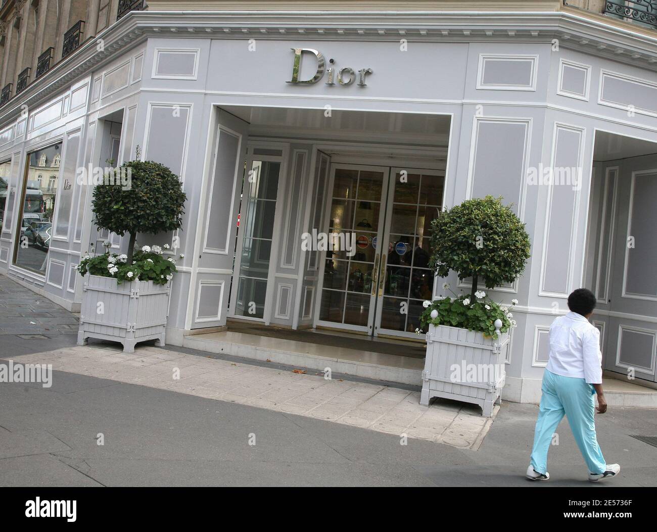 Dior Boutique on Avenue Montaigne in Paris, France on August 20, 2008.  Photo by Denis Guignebourg/ABACAPRESS.COM Stock Photo - Alamy