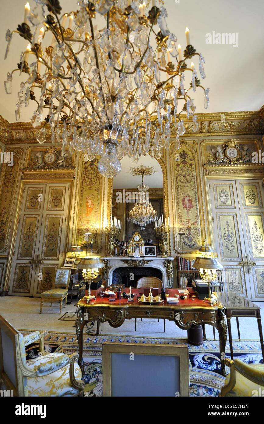 Atmosphere in the President office office at the Elysee Palace during 'Les  Journees du Patrimoine' in Paris, France on September 20, 2008. Photo by  Christophe Guibbaud/ABACAPRESS.COM Stock Photo - Alamy, image size:867x1390