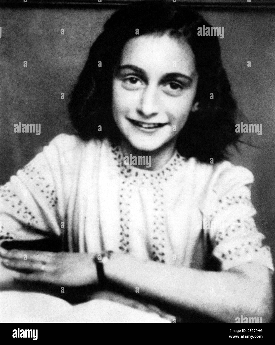 1941 , december :  The young 12 year's old german jewish writer   ANNE  FRANK  ( 1929 - 1945 ) at school , author of the ' Diary ' pubblished in 1946 in over the world . This photo as one of the last pictures taken to Anne Frank , the following summer , as Nazi oppression grew worse , the Franks went into hiding   - ANNA FRANK - portrait - ritratto - scrittrice - scrittore - Diario - diarist - diarista - memorialist - memorialista - LETTERATURA - LITERATURE - scrittrice - letterato  - personality young  child baby - personalità da bambini - da giovani - WWII - seconda guerra mondiale - ebraism Stock Photo