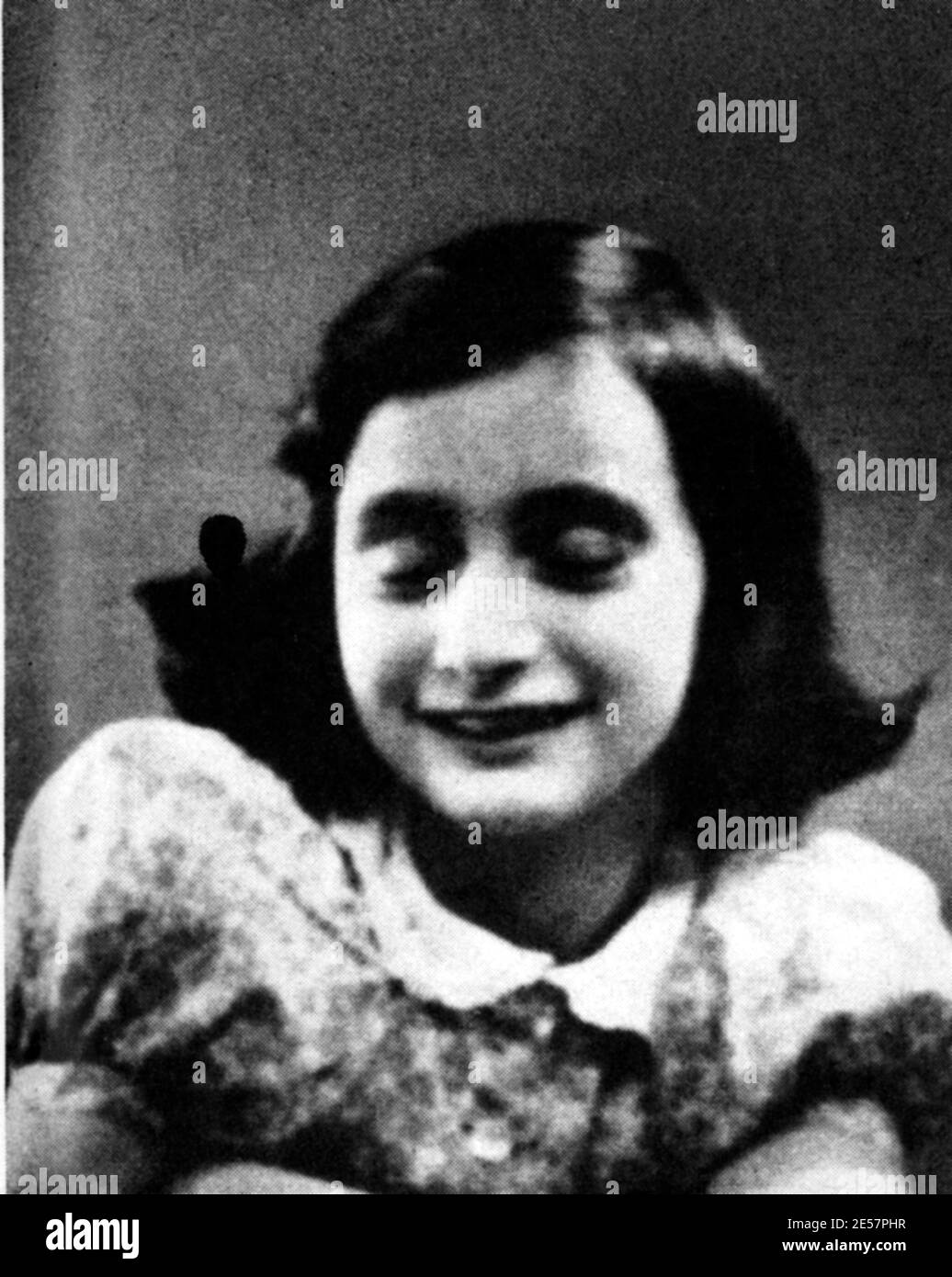 1940 , GERMANY : The young 11 year's old german jewish writer  ANNE  FRANK  ( 1929 - 1945 ) , author of the ' Diary ' pubblished in 1946 in over the world   - ANNA FRANK -  Bergen Belsen lager camp - portrait - ritratto - scrittrice - scrittore - Diario - diarist - diarista - memorialist - memorialista - LETTERATURA - LITERATURE - scrittrice - letterato  - personality young  child baby - personalità da bambini - da giovani - WWII - seconda guerra mondiale - ebraismo - ebreo - olocausto - holocaust - campo di concentramento - di sterminio - nazismo - nazi - nazist  - jewish - nazismo - nazisti Stock Photo