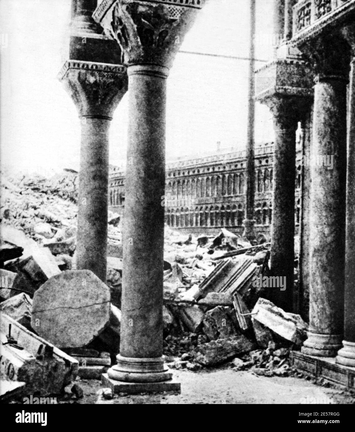 1902 , 14 july , Venice , ITALY : After the collapse of San MARCO bell-tower - campanile - crollo - foto storiche - history - VENEZIA  - ITALIA ----  Archivio GBB Stock Photo