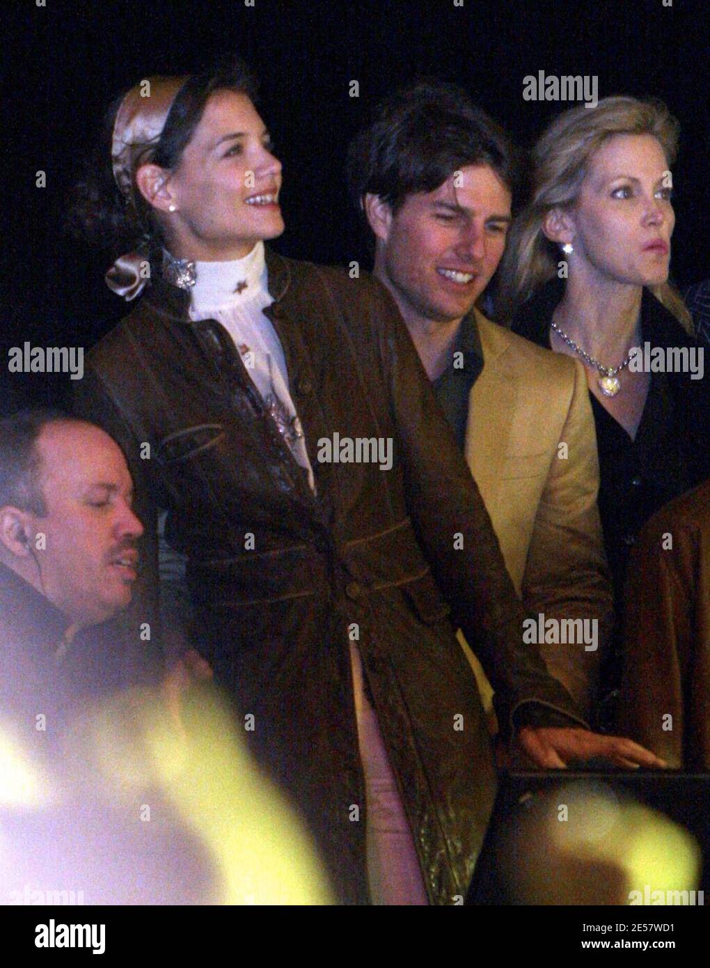 Tom cruise katie holmes kissing hires stock photography and images Alamy