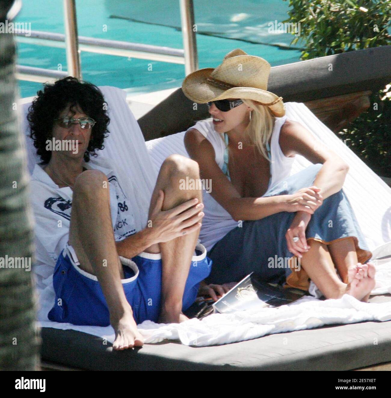 Exclusive!! Newly engaged Howard Stern and fiancee Beth Ostrosky relax