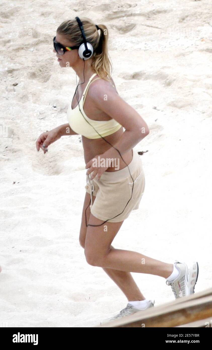 Exclusive!! Fergie goes for a jog on 