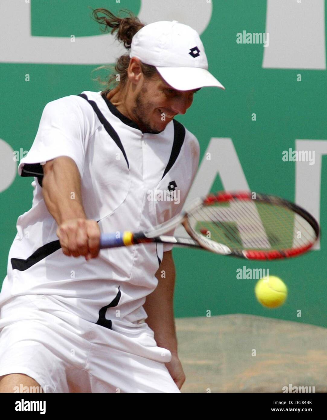 atp-master-series-internazionali-bnl-ditalia-2007-match-between-andy-roddick-usa-and-gaston-gaudio-argentina-in-the-foro-italico-at-rome-italy-592007-cal-2E584BK.jpg