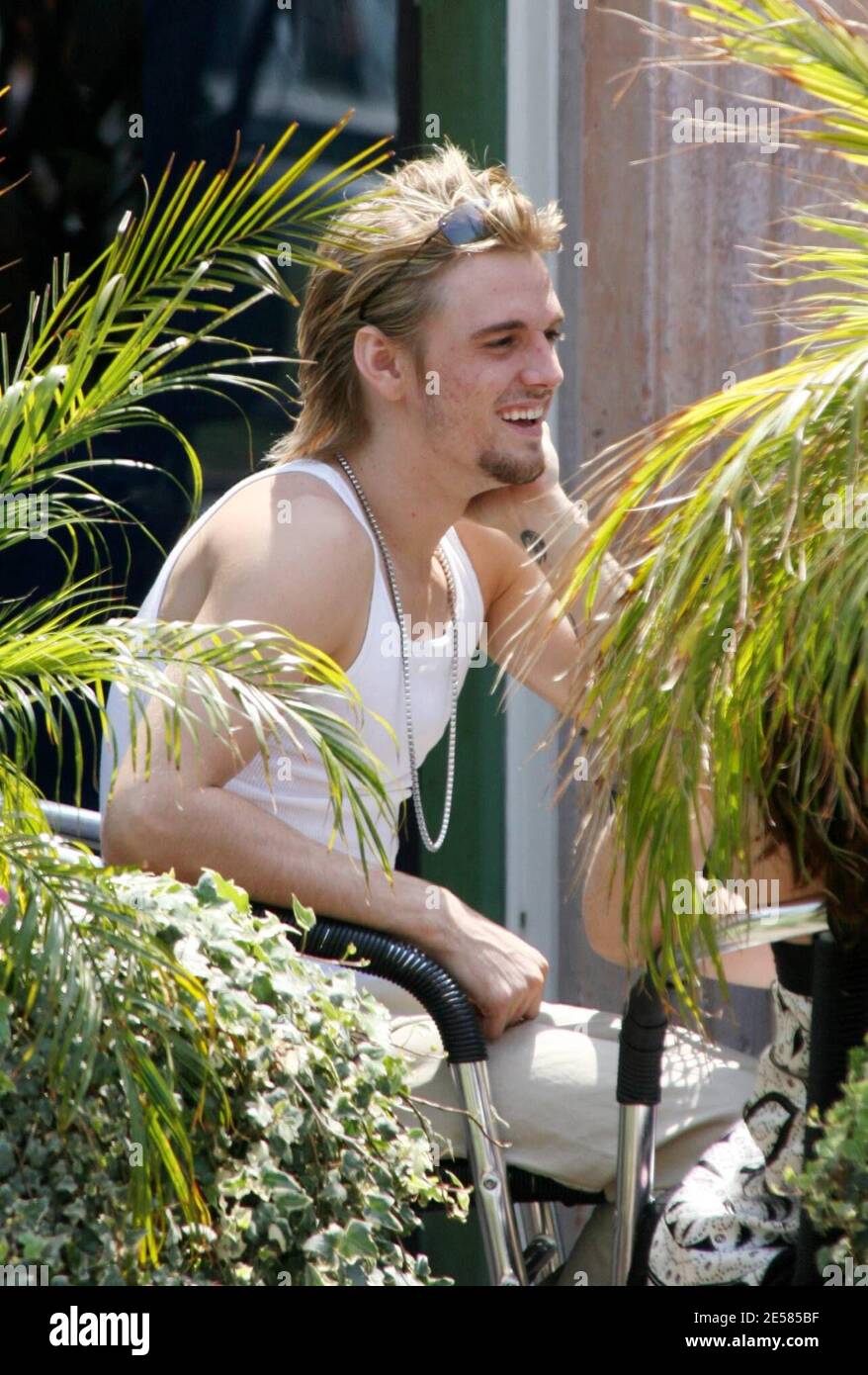 Exclusive!! Cute singer Aaron Carter has lunch on Mother's Day with