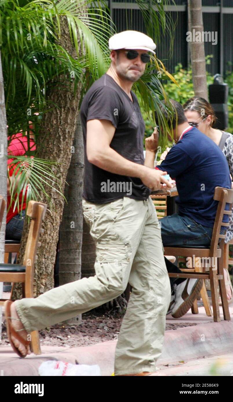 Billy zane flip flops hi-res stock photography and images - Alamy