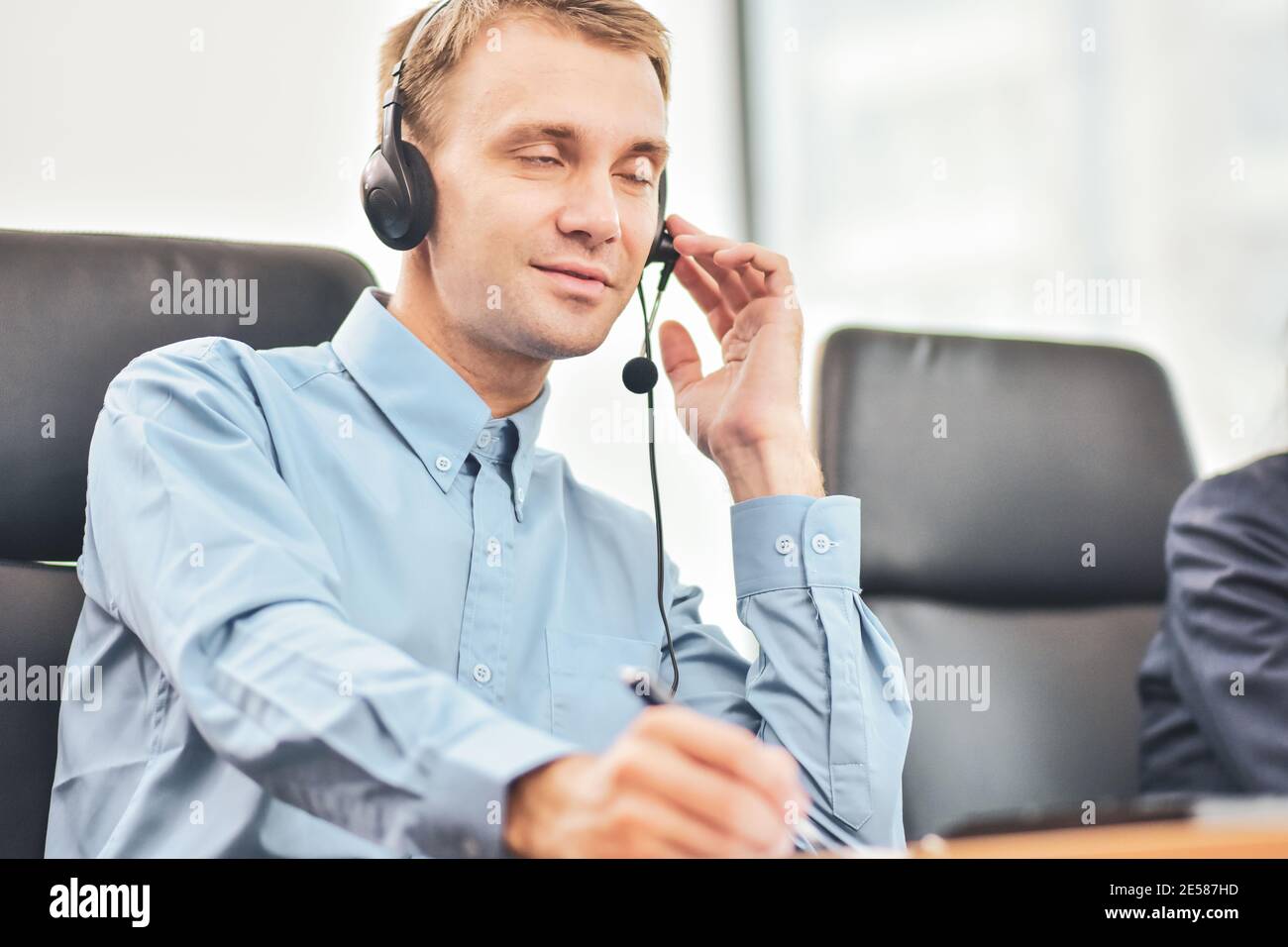 Visually impaired Call center using headphone contract communication