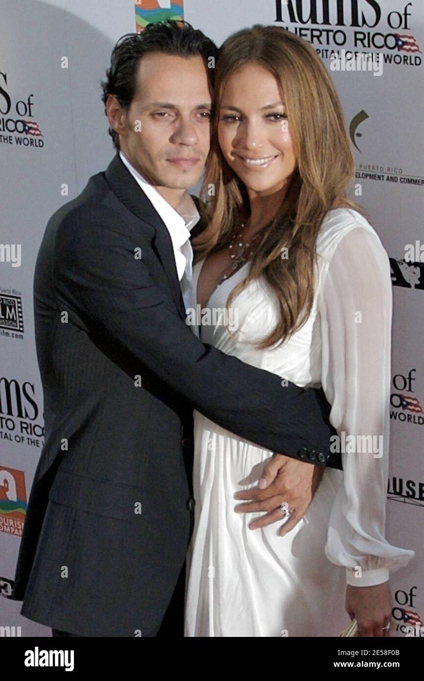 Jennifer Lopez and Marc Anthony at the Los Angeles premiere of their new  film \, image size:866x1390