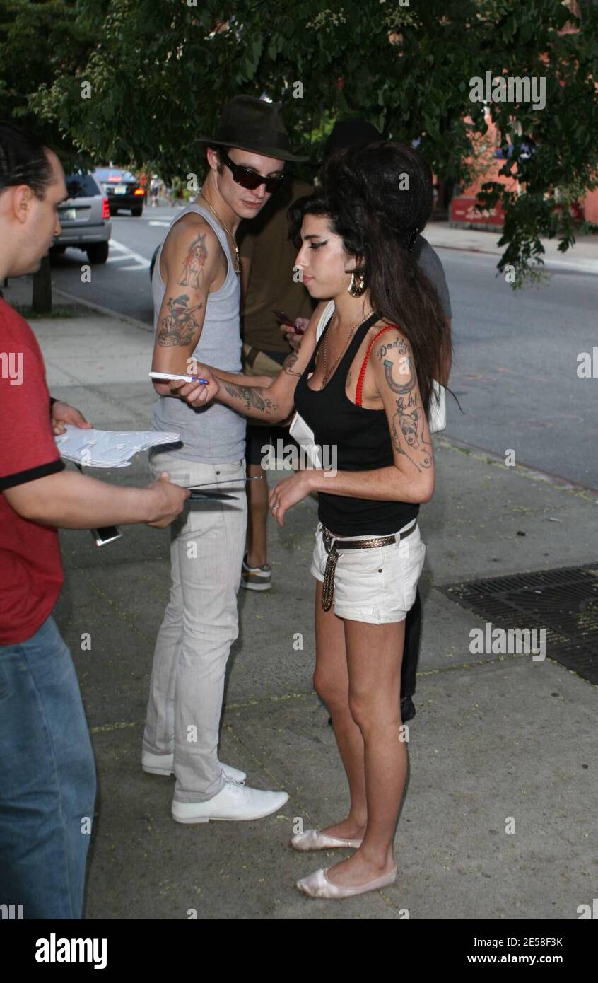 Amy Winehouse and husband Blake Fielder-Civil return from dinner while Amy gets something out of her teeth. The couple signed autographs near their hotel and Amy wore the same grubby white shorts she wore all last week in London. New York, NY. 8/1/07.   [[faa]] Stock Photo