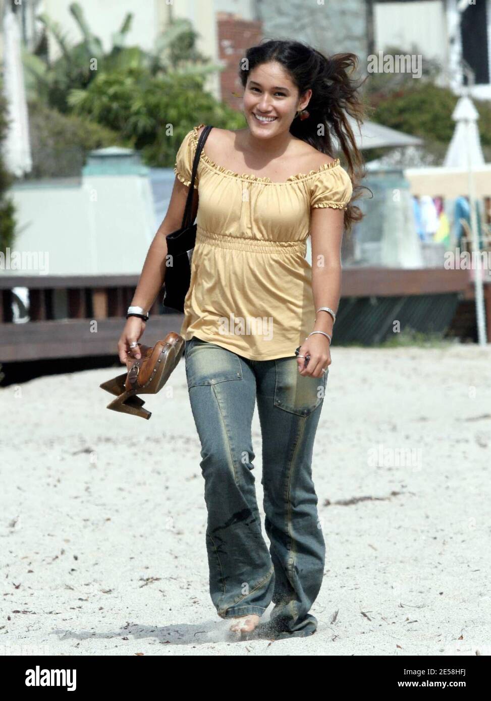 Q Orianka Kilcher Visits Paris Hilton At Her Rented Beachside Home Malibu Calif 8 25 07 Rac Ral Stock Photo Alamy