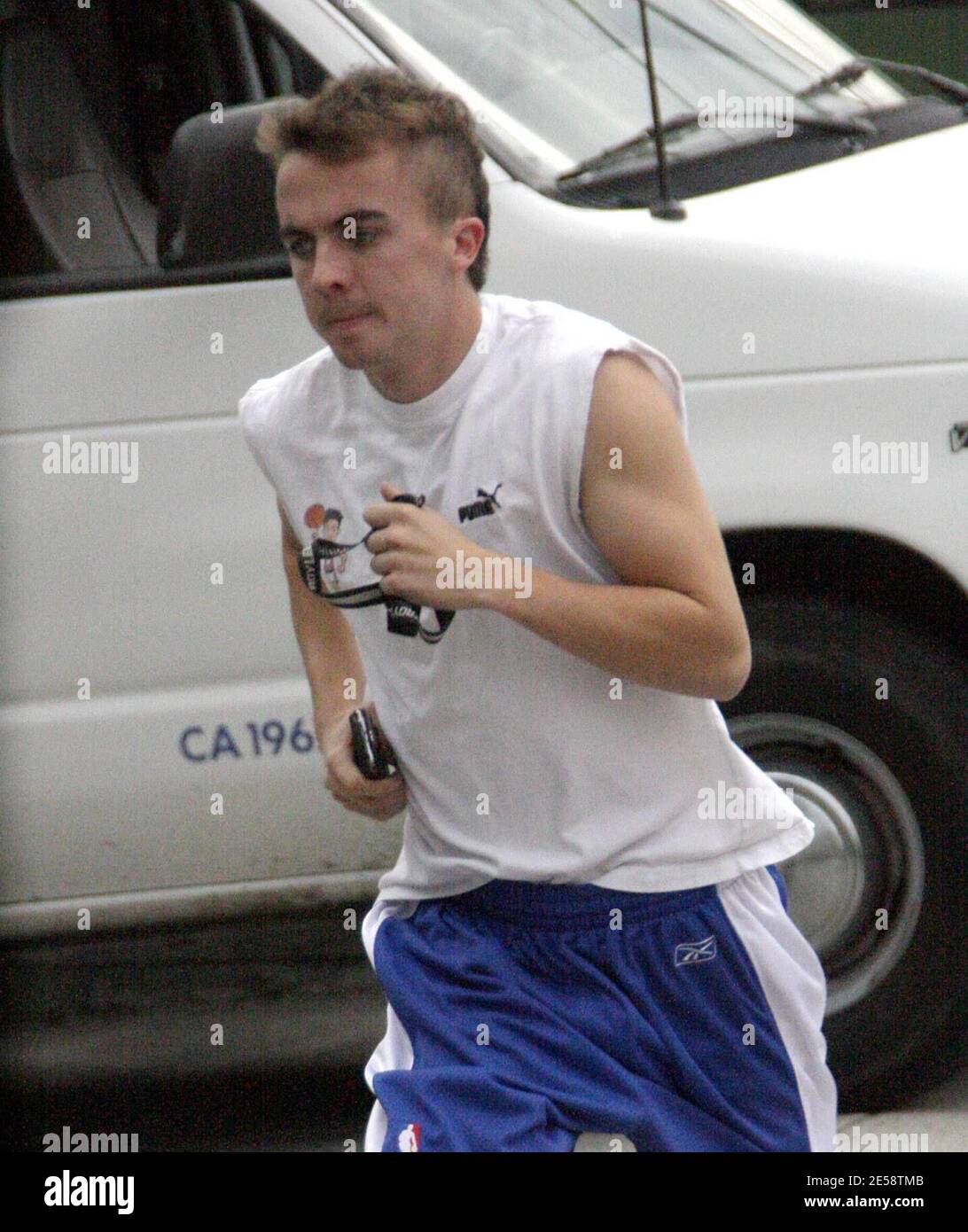 Exclusive!! Frankie Muniz is a zero! Muniz wore a personalized t-shirt while jogging to the gym. West Hollywood, Calif. 10/27/07.   [[rac ral]] Stock Photo