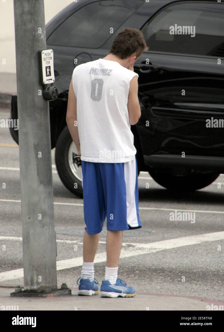 Exclusive!! Frankie Muniz is a zero! Muniz wore a personalized t-shirt while jogging to the gym. West Hollywood, Calif. 10/27/07.   [[rac ral]] Stock Photo