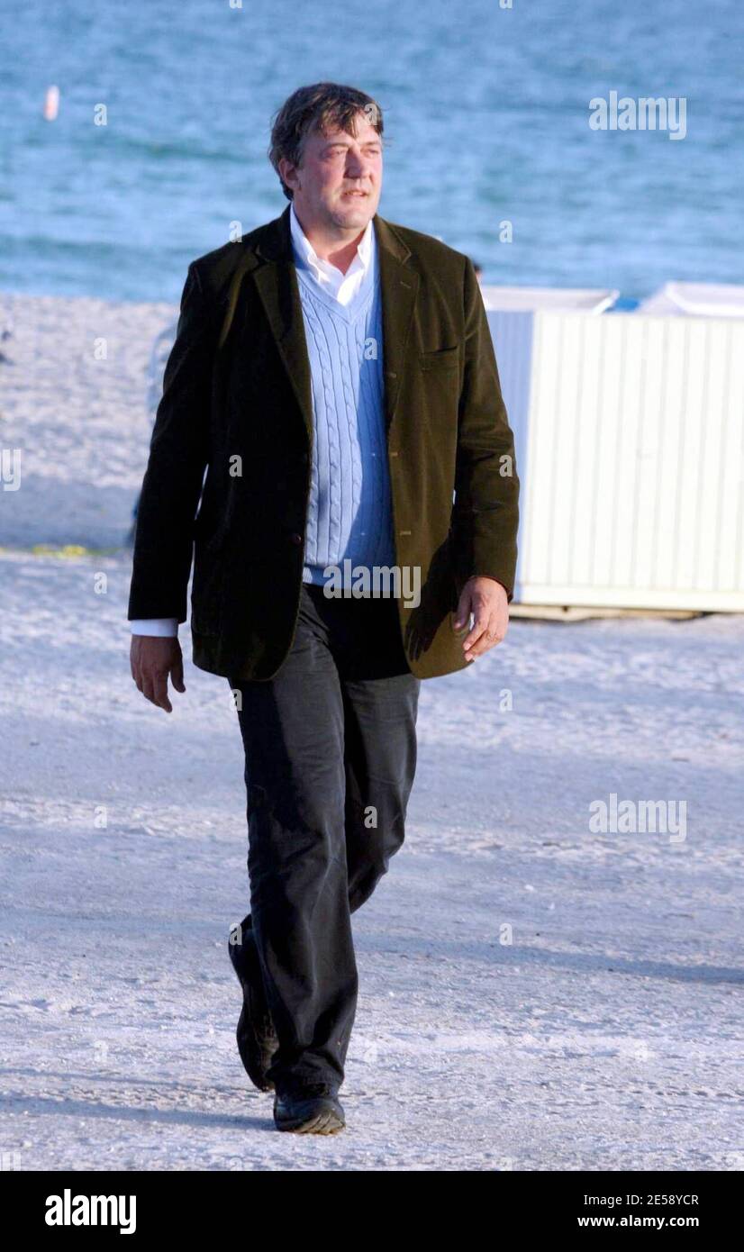 Exclusive!! UK comic, actor and writer Stephen Fry films an exerpt on Miami Beach, FL. 11/27/07.    [[mab]] Stock Photo