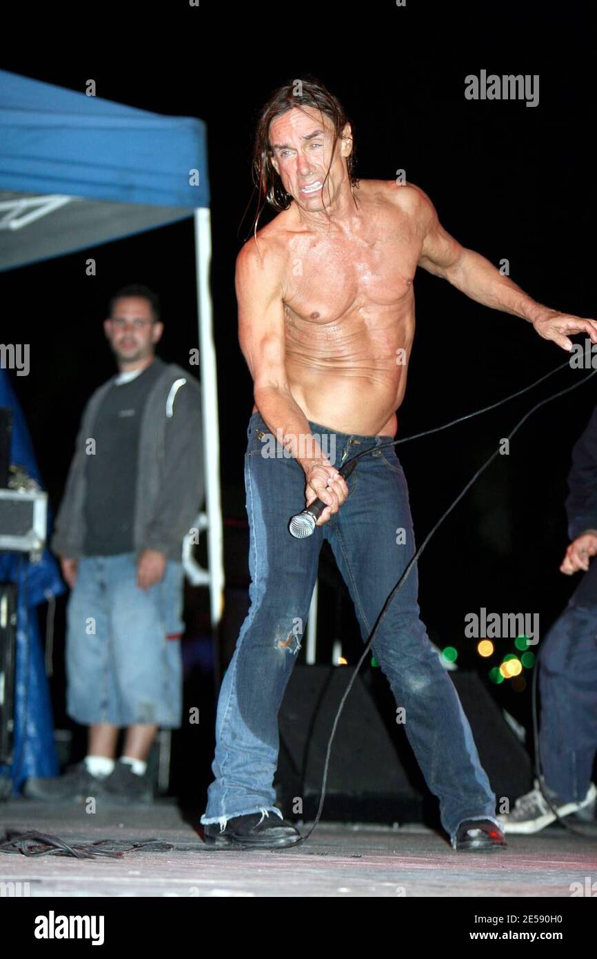 Iggy Pop and the Stooges perform a free concert in Miami Beach as part of  the opening party for Art Basel. Miami Beach, FL. 12/5/07. [[fal]] Stock  Photo - Alamy