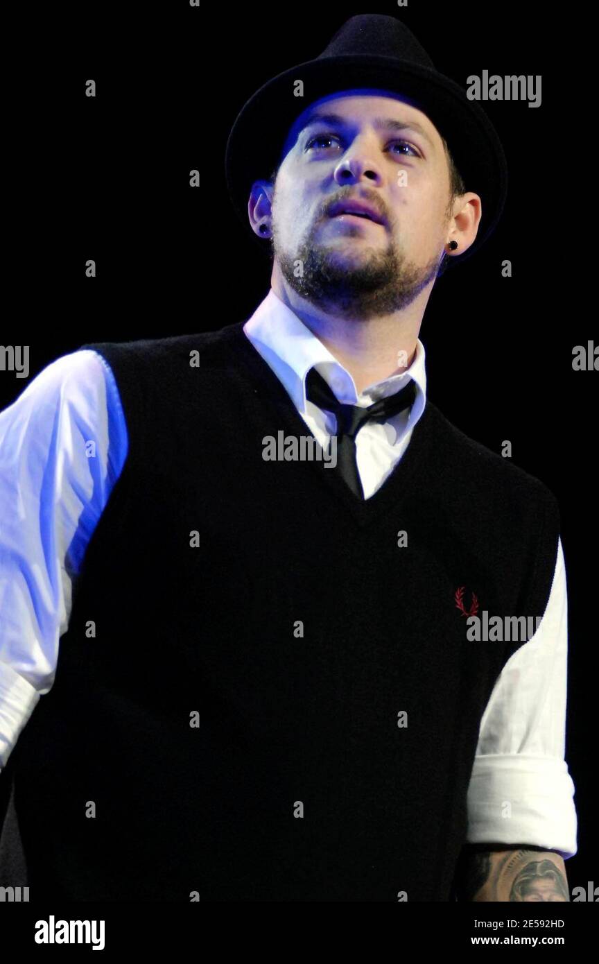 Joel Madden of the rock band Good Charlotte performs live as part of the Y100 Jingle Ball at Bank Atlantic Center in Sunrise, FL. 12/15/07.   [[gac]] Stock Photo