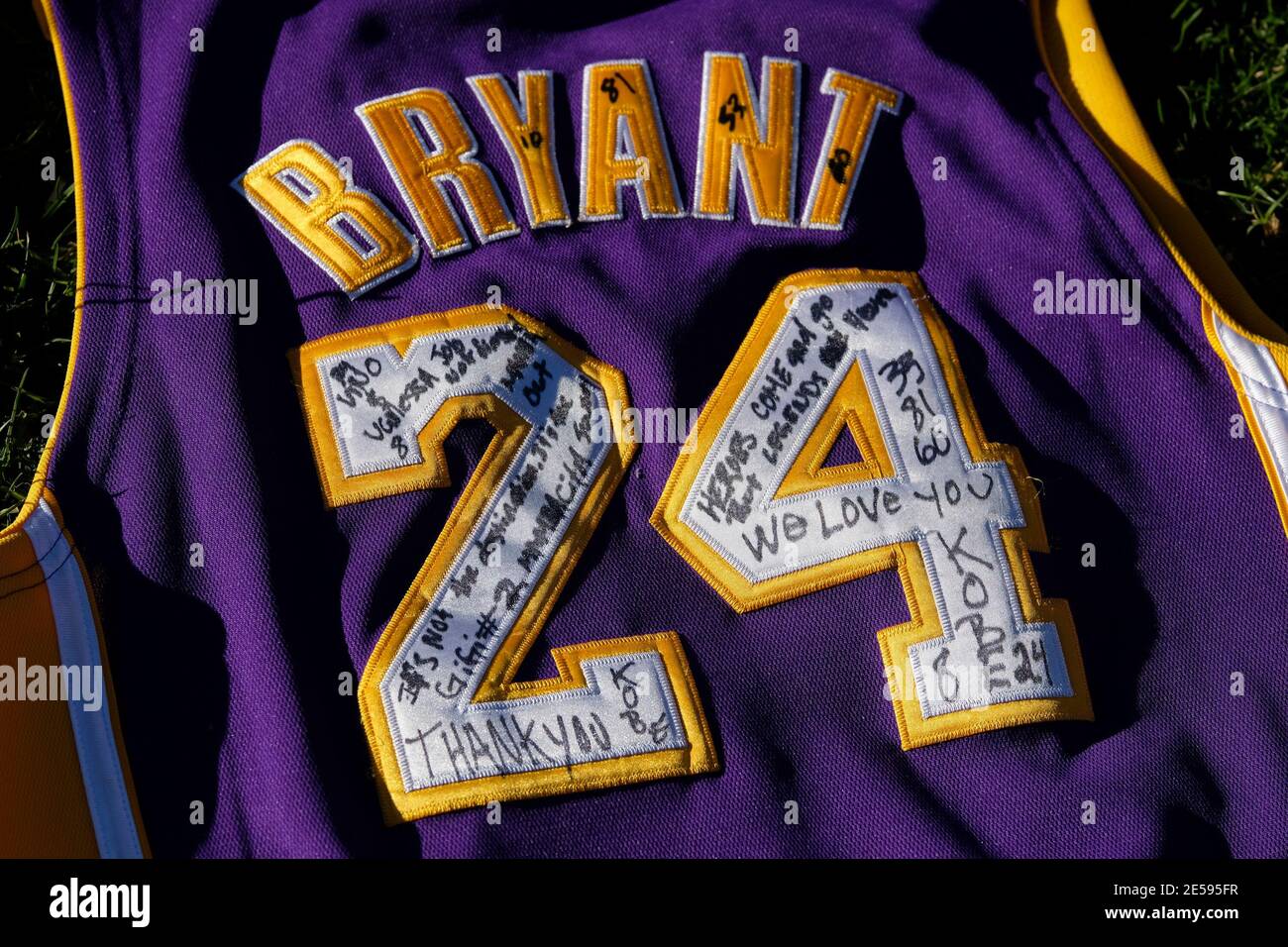 Los Angeles, California, USA. 26th Jan, 2021. A No. 24 jersey with messages  is placed at a makeshift memorial honoring NBA star Kobe Bryant and his  daughter Gigi near Staples Center in