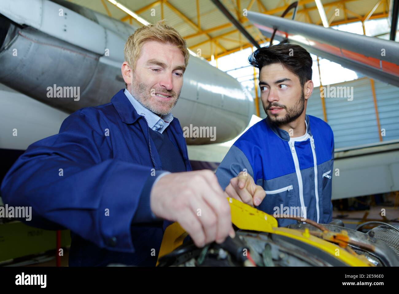 Plane preparation staff airport worker hi-res stock photography and ...