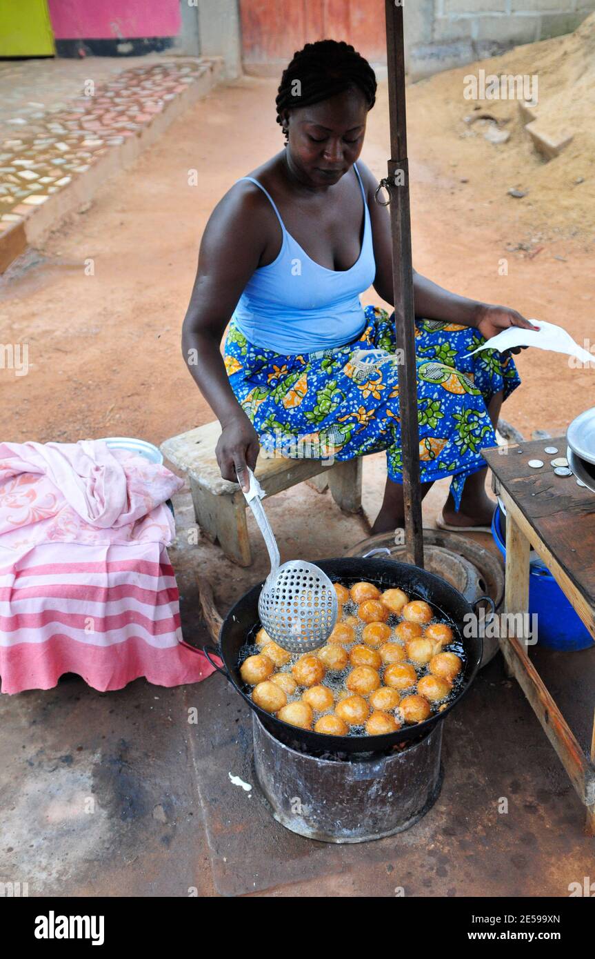 A Burkinabe woman deep frying gateaux ( fried doughnuts ). This is a popular breakfast in Burkina faso and west Africa. Stock Photo