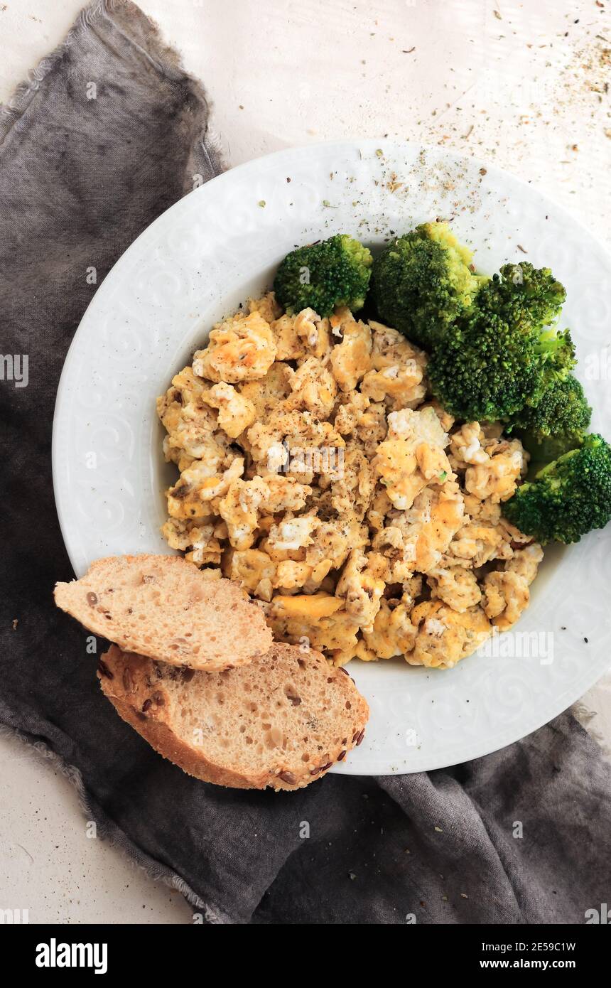 bowl of scrambled eggs Stock Photo - Alamy