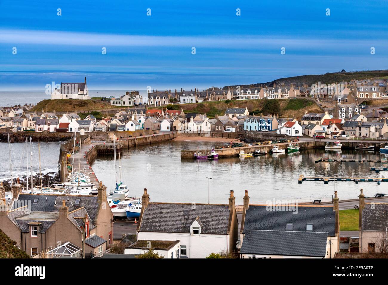 FINDOCHTY MORAY COAST SCOTLAND THE HARBOUR AND VILLAGE HOUSES Stock Photo