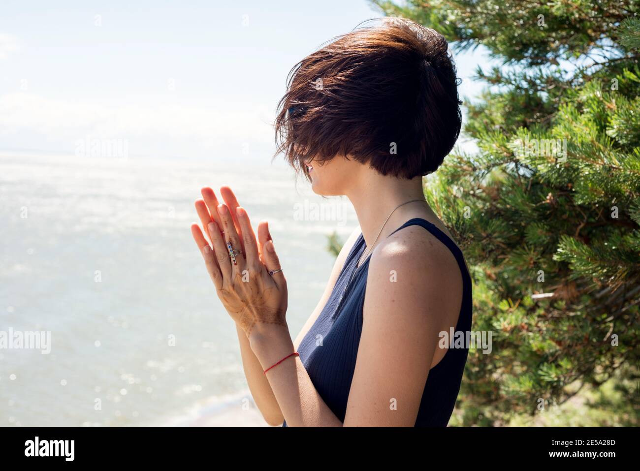 Portrait of a woman with mehendi pattern in her arms Stock Photo - Alamy