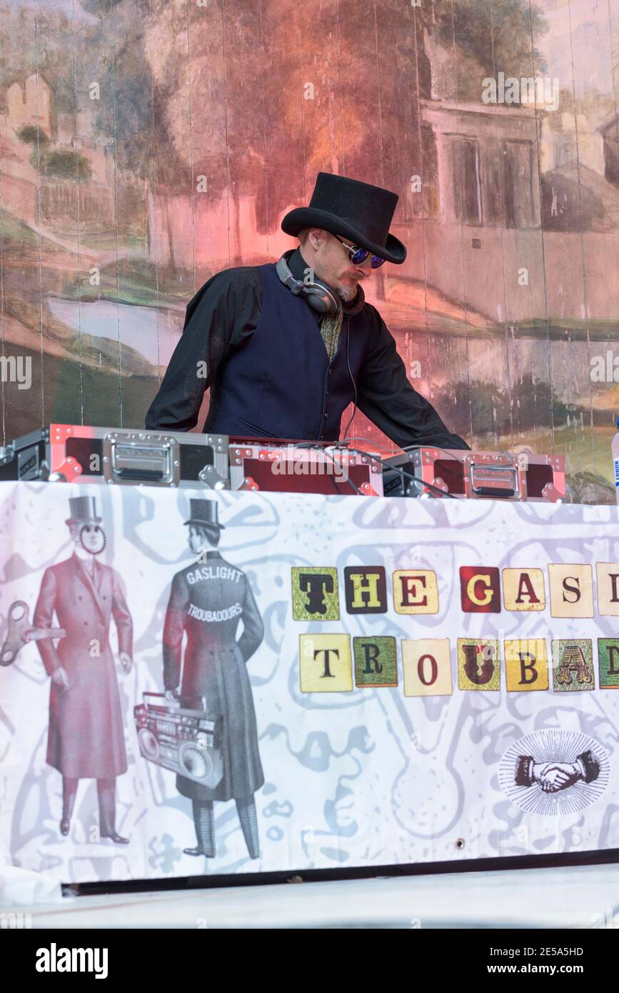 Professor Singleton Purblind of The Gaslight Troubadours performing at The Larmer Tree Festival, UK. July 17, 2015 Stock Photo