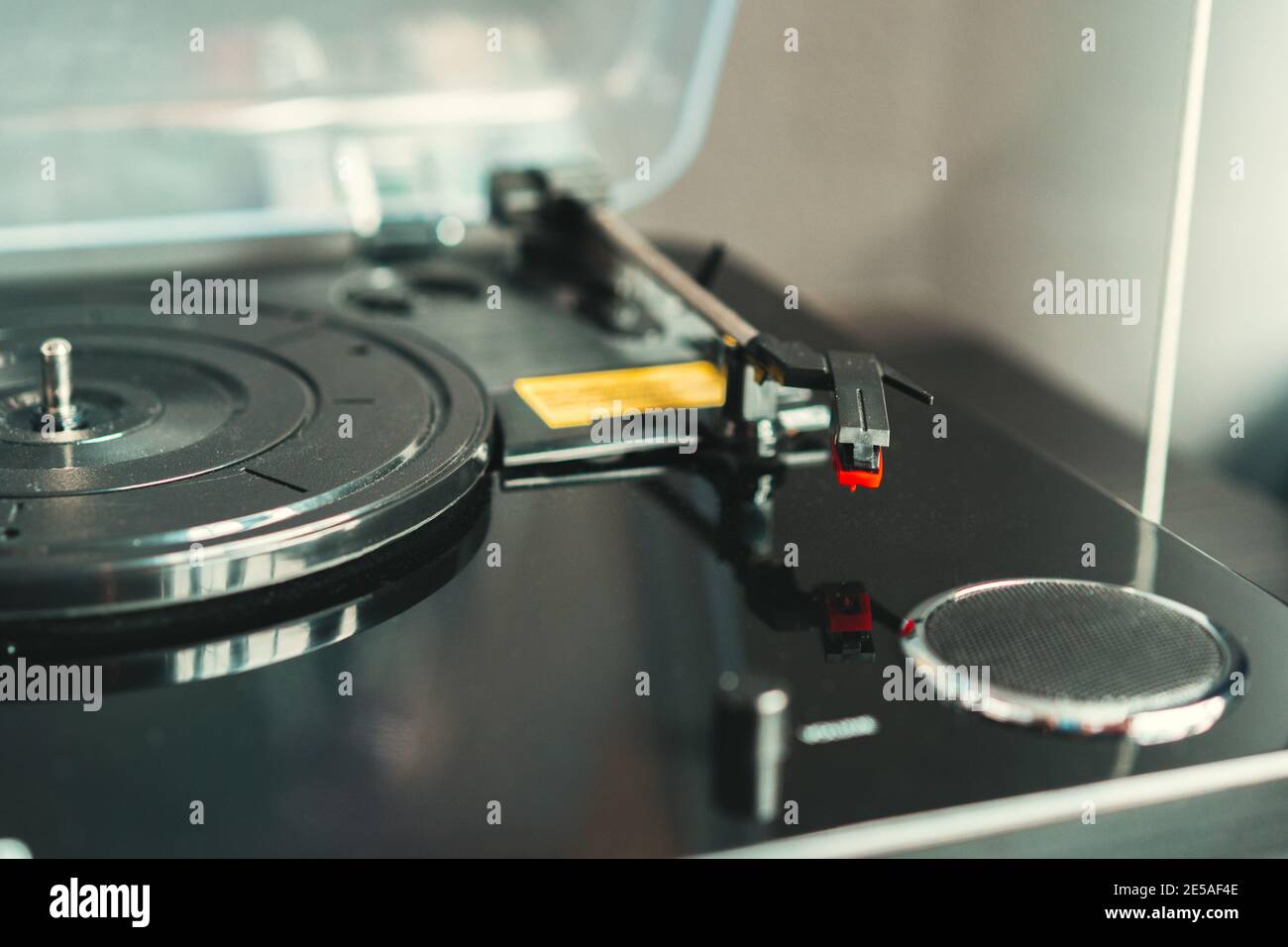 Page 2 Vintage Record Player High Resolution Stock Photography And Images Alamy Page 2 Vintage Record Player High Resolution Stock Photography And Images Alamy