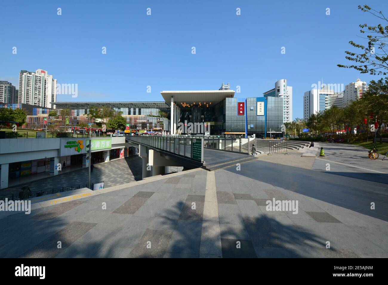 One mall shopping centre in Yantian Shenzhen during China's covid lock down feb 2020. the outside is empty and devoid of people. Stock Photo