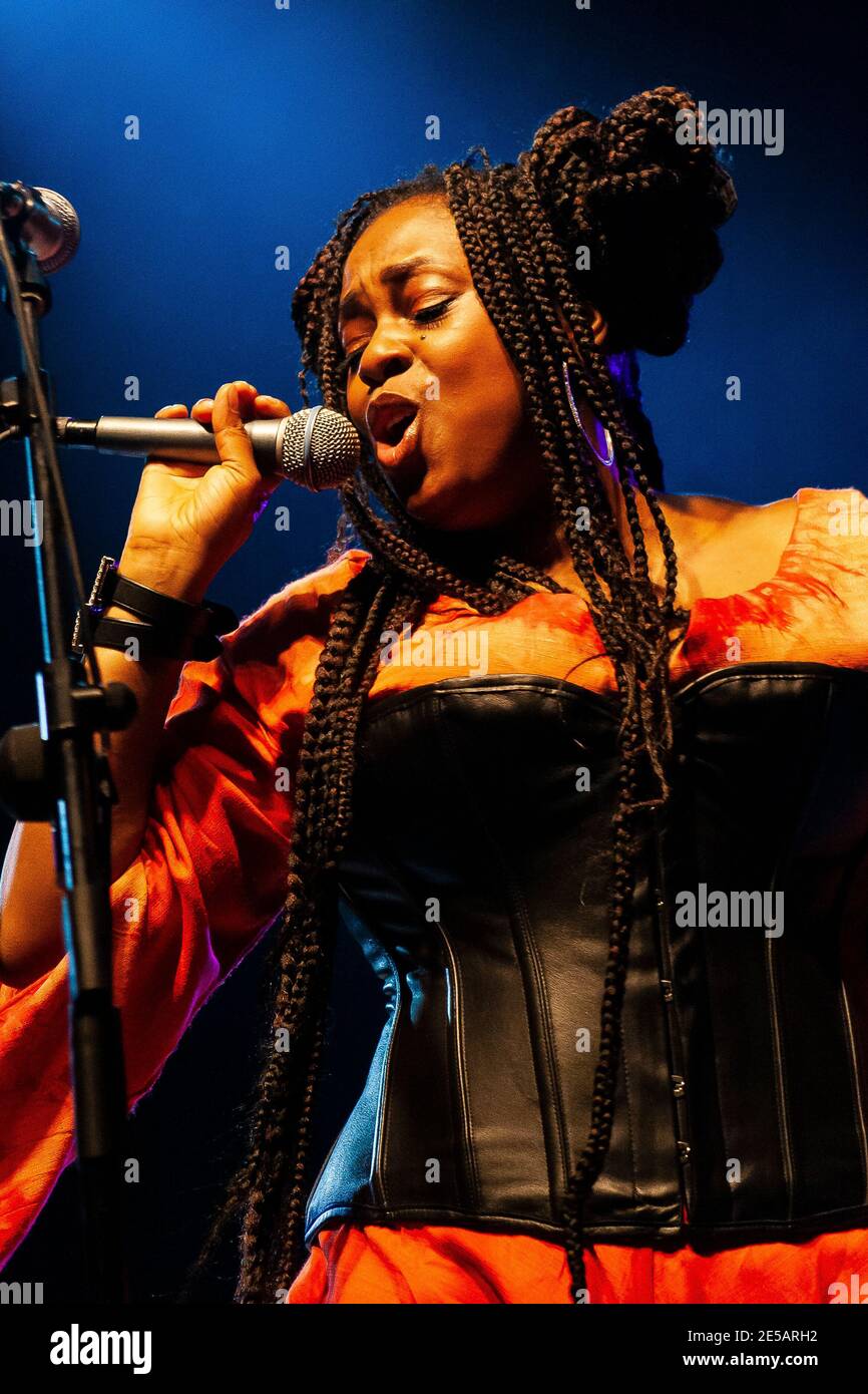 Caron Wheeler of Soul II Soul singing during live performance in Cardiff Stock Photo
