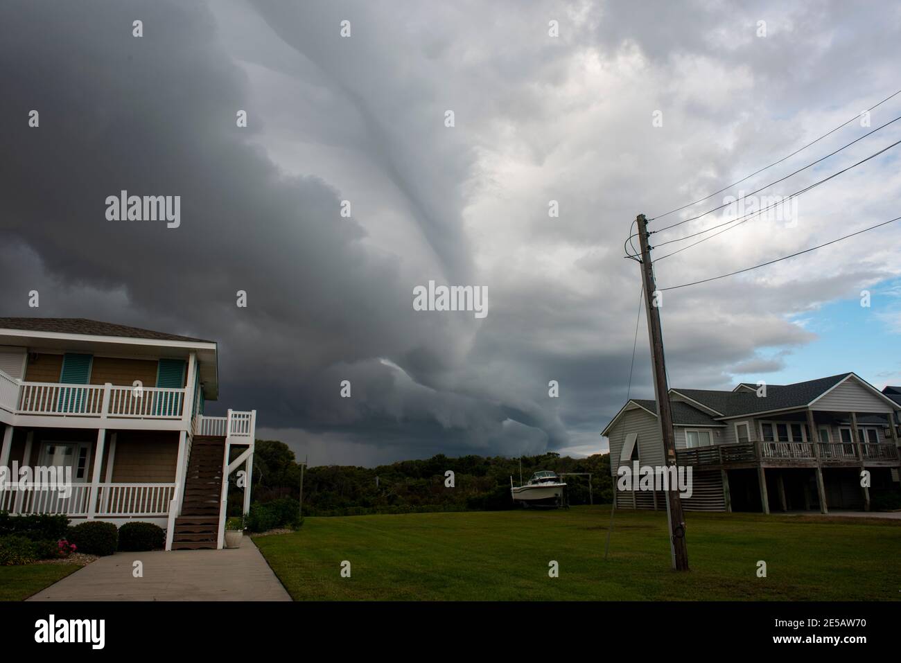 A shelf clouds appears on the leading edge of a storm in Atlantic Beach, North Carolina. Shelf clouds are a type of arcus cloud. Stock Photo
